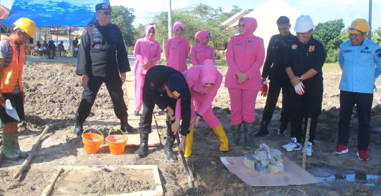 Satbrimobda Sultra Bersama Dinas Cipta Karya Letakkan Batu Pertama Pembangunan Kolam Renang Standar Internasional