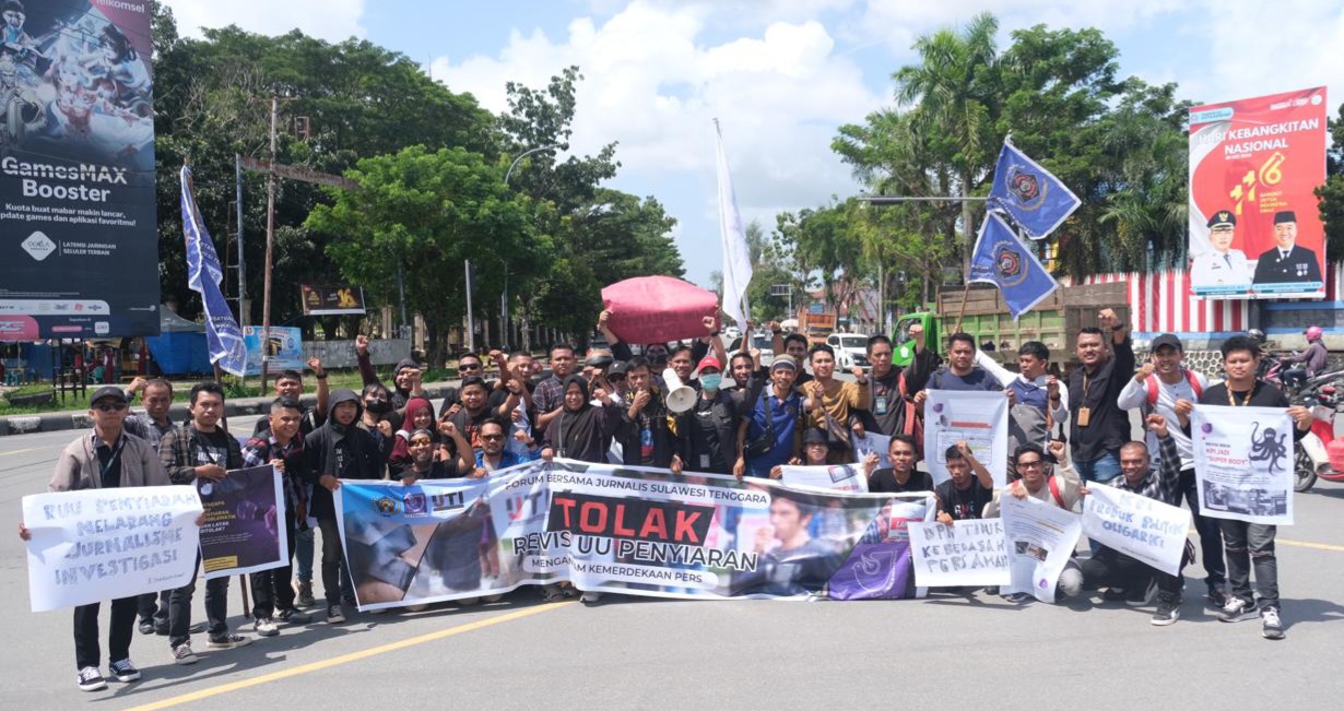 Tolak Pasal Kontroversi RUU Penyiaran, Forum Bersama Jurnalis Sulawesi Tenggara Gelar Aksi Protes