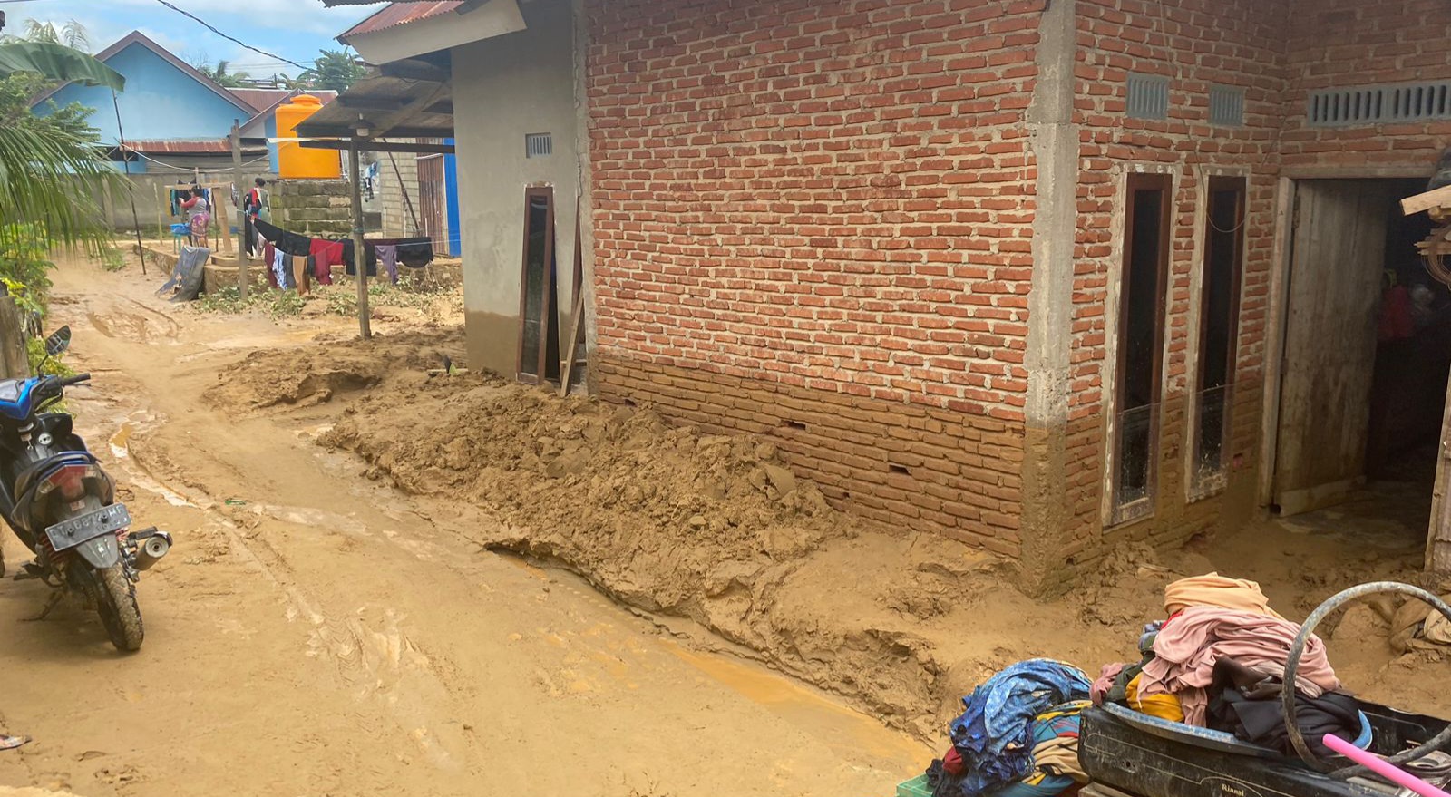 Puluhan Rumah Warga Wua-wua Kendari Diterjang Banjir Lumpur Setinggi 1 Meter