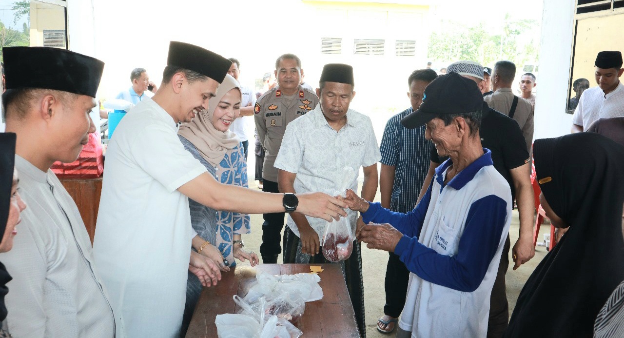 Polres Konawe Selatan Berbagi Daging Kurban pada Warga Sekitar Mako