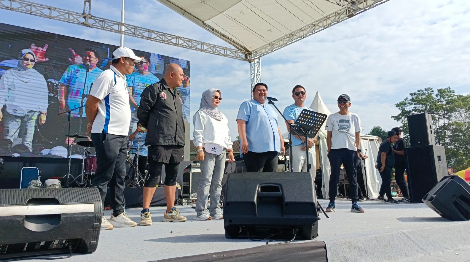 Puluhan Ribu Warga Kendari Antusias Ikuti Jalan Sehat Gemoynya Kendari Yudhianto Mahardika