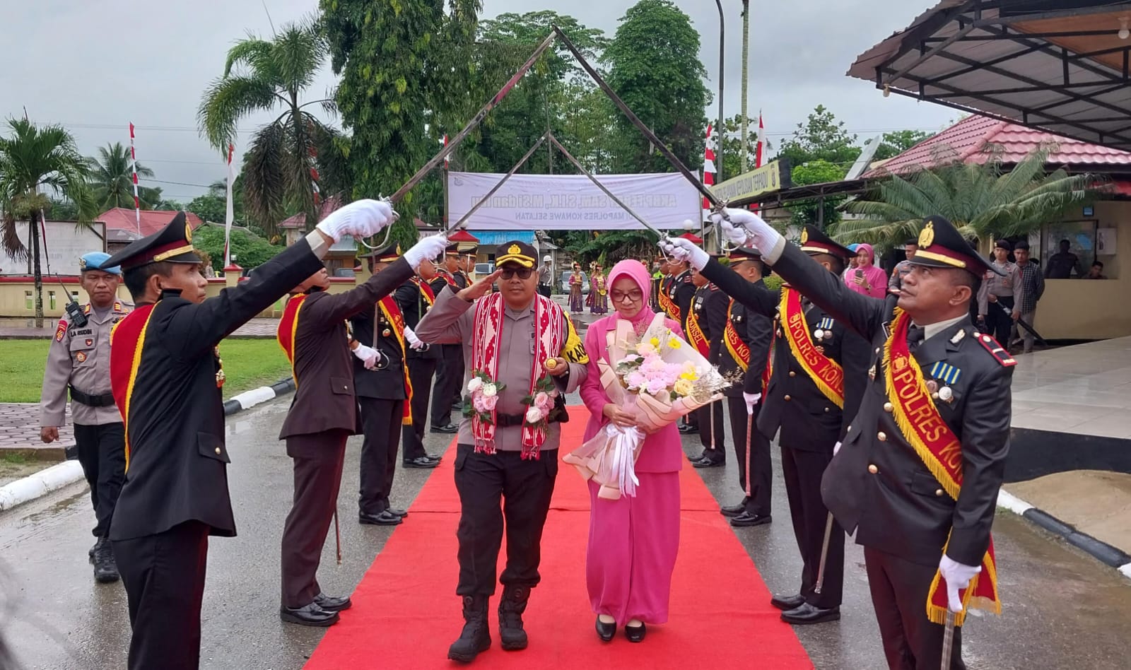 Tari Mondotambe dan Tradisi Pedang Pora Sambut Kedatangan Kapolres Konawe Selatan AKBP Febry Sam