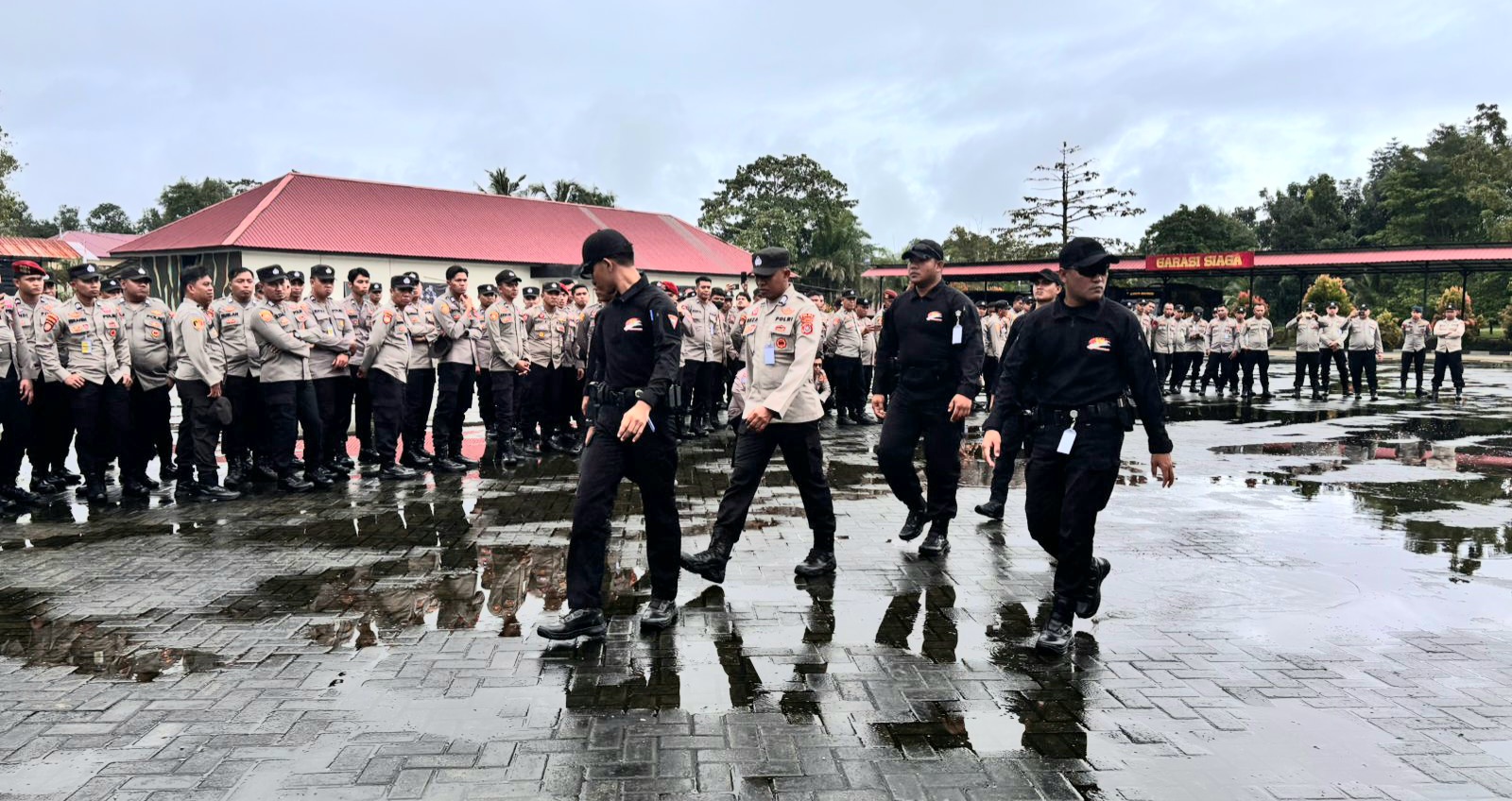 180 Personel Polda Sultra dan Satbrimobda Ikuti Latihan VIP Protection Pengamanan Pilkada 2024