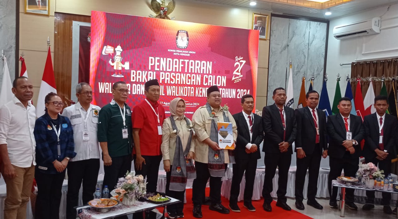 Pilwali Kota Kendari 2024, Ribuan Relawan Antar Yudhi-Nirna Daftar di KPU