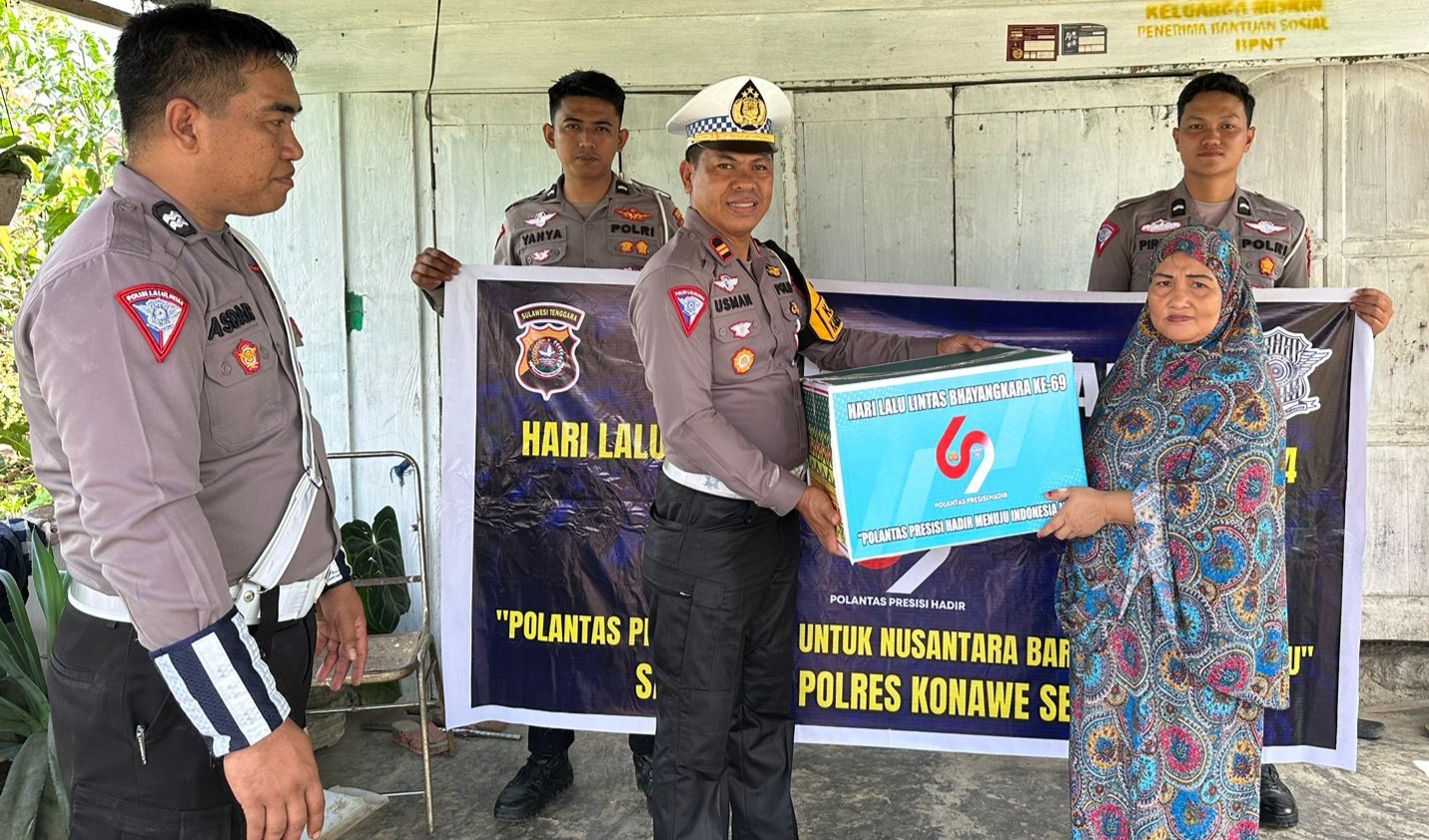 Peringati HUT ke-69 Polantas, Satlantas Polres Konawe Selatan Gelar Baksos Pembagian Sembako dan Air Bersih