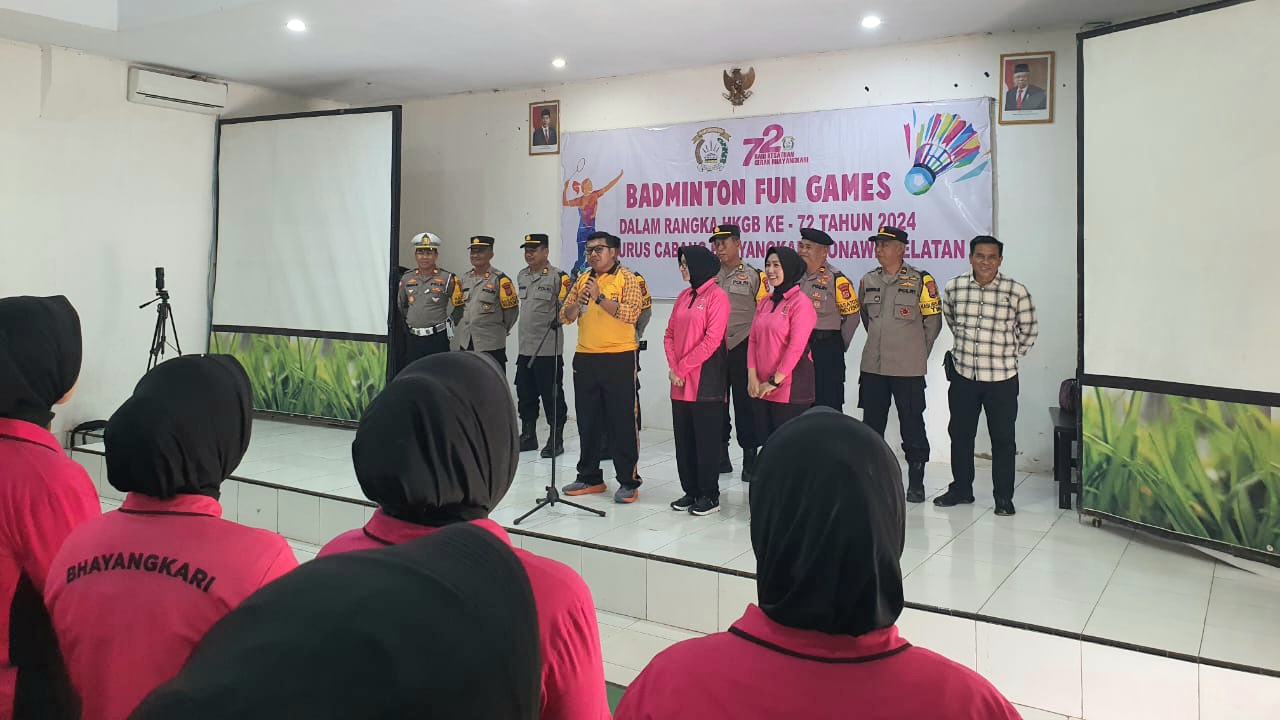 Peringati HKGB ke-72, Bhayangkari Cabang Konawe Selatan Gelar Badminton Fun Games