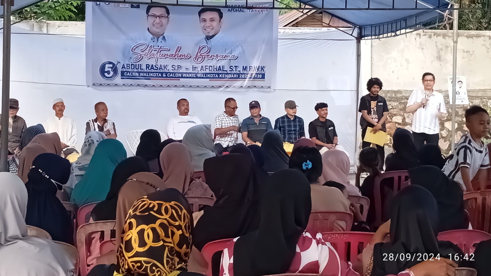 Dihadapan Warga Kendari Caddi, Abdul Rasak Paparkan Program UMKM, Nelayan dan Air Bersih