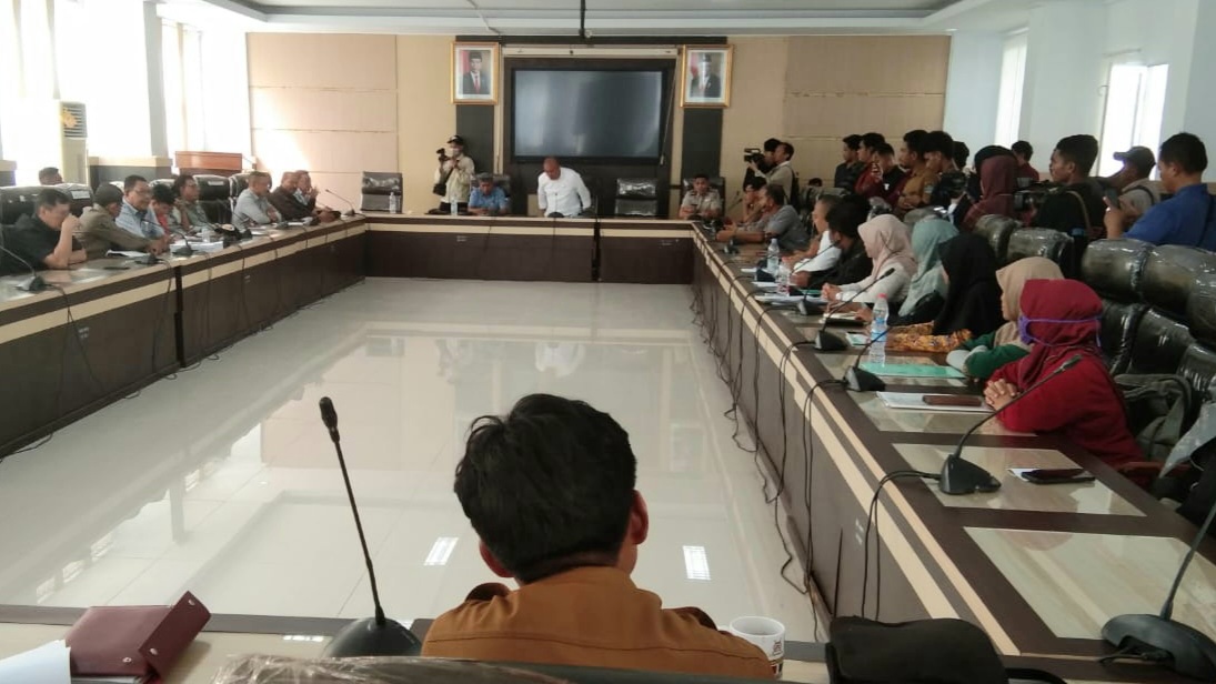 Hearing Penutupan Jalan, DPRD Kota Kendari Rekomendasikan Pembongkaran Pagar Tembok