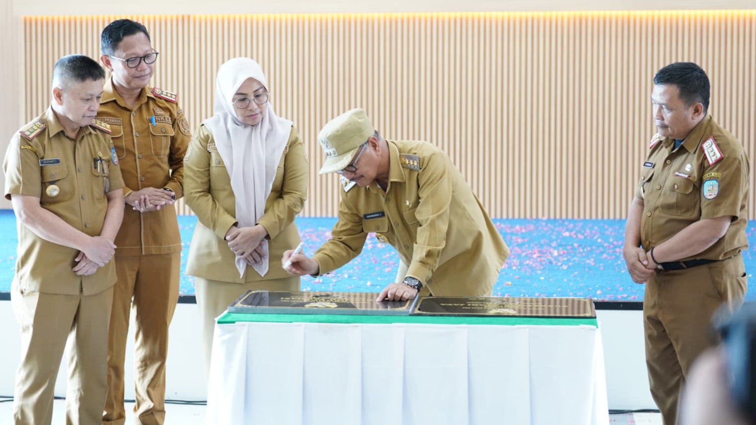 Jelang Akhir Masa Jabatan, Bupati Surunuddin Resmikan Gedung Puskesmas dan Kantor Lurah