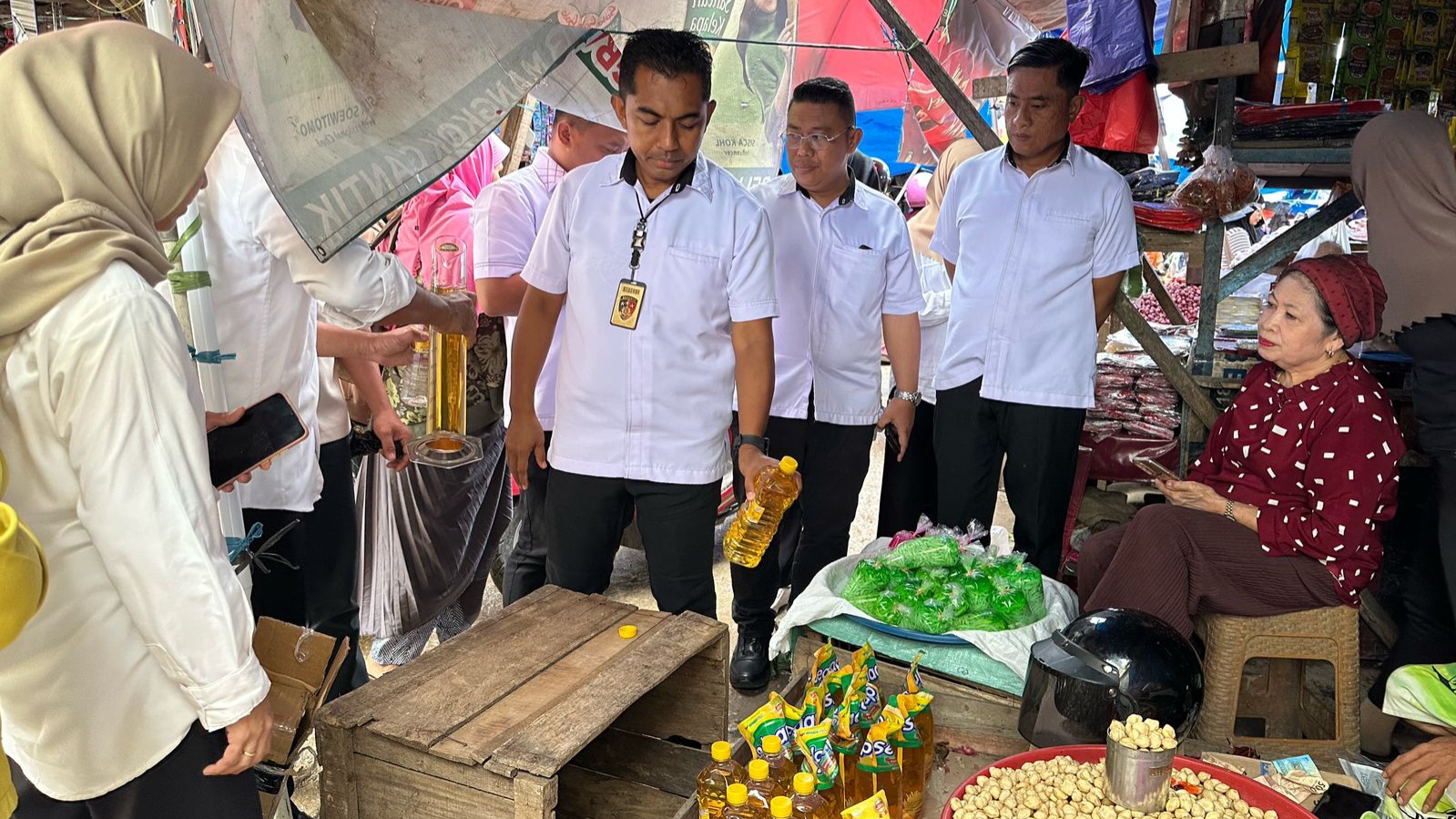 Polda dan Disperindag Sultra Sidak Sejumlah Pasar Tradisional di Kendari, Minyakita Sesuai Takaran