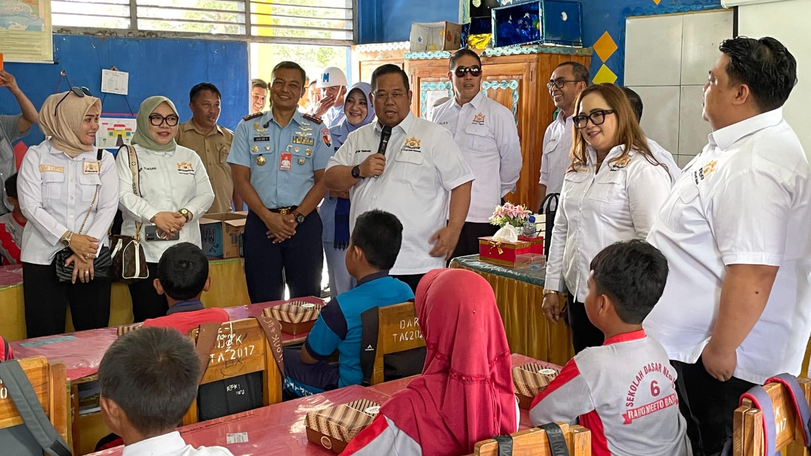 Lanud Haluoleo Kendari Bersama Kadin Sultra Salurkan Makan Bergizi Gratis